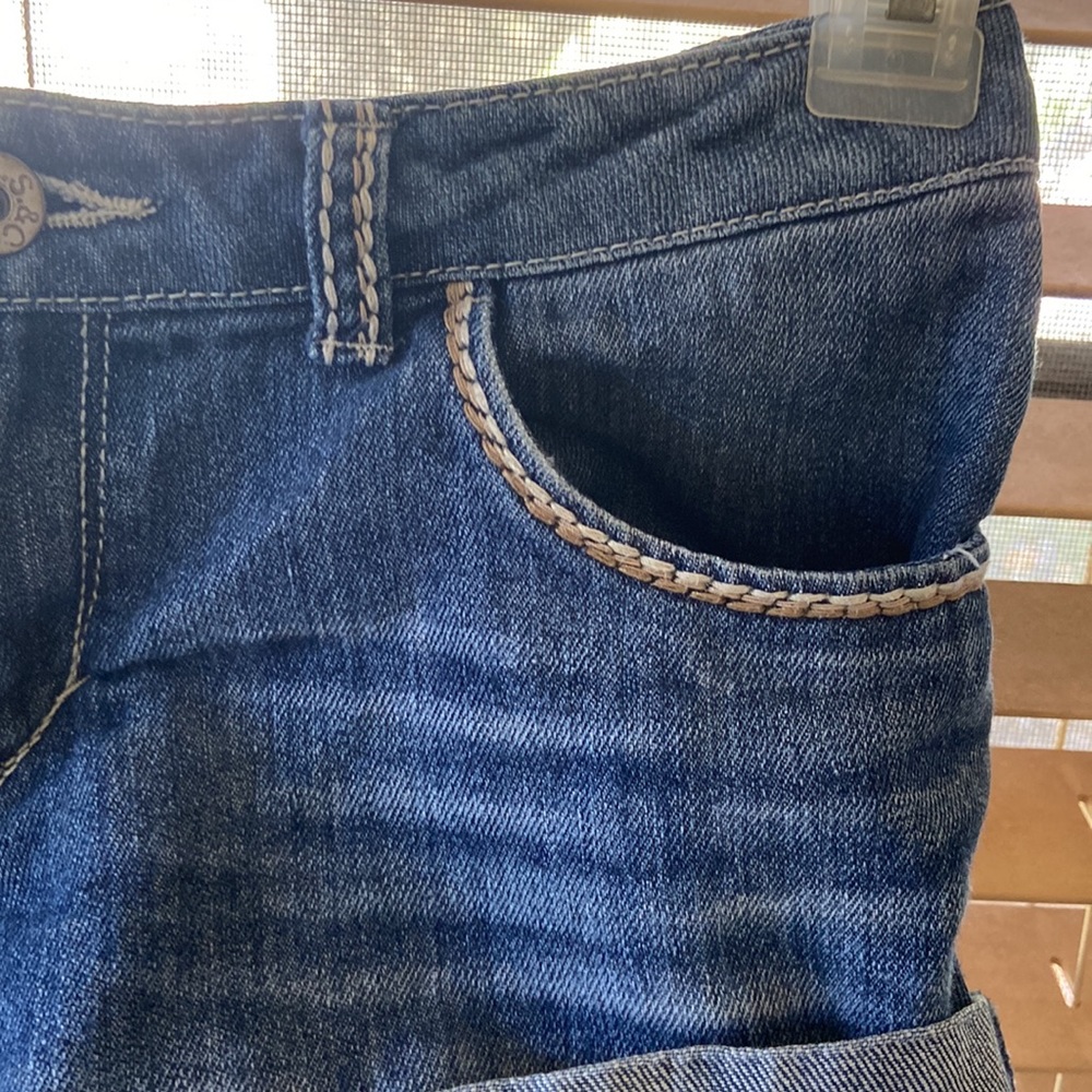 Shorts - Picture 3 of 3